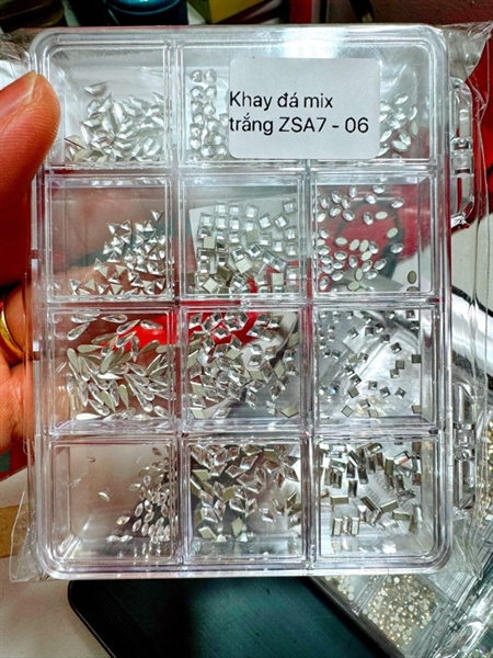 KHAY ĐÁ MIX MÀU TRẮNG_600V