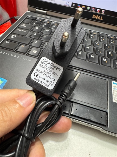 SẠC ADAPTER _12.6v-1000mA_4.0*1.7