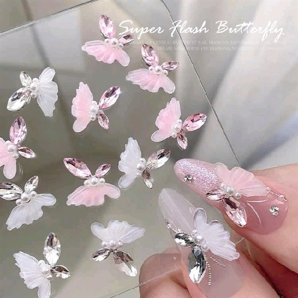 CHARM BƯỚM CÁNH ĐÁ
